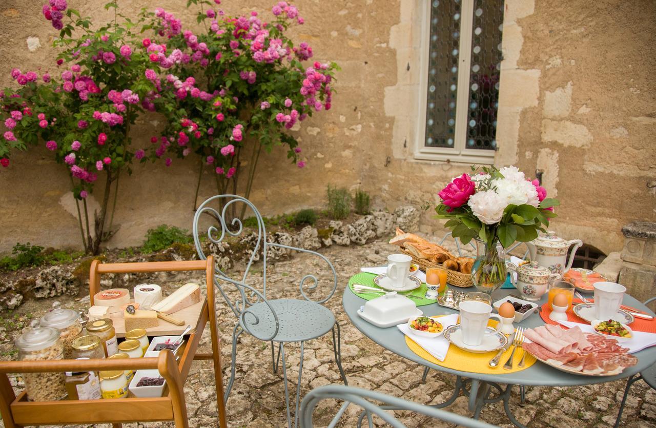 Le Prieure Hotel Noyers-sur-Serein Exterior photo