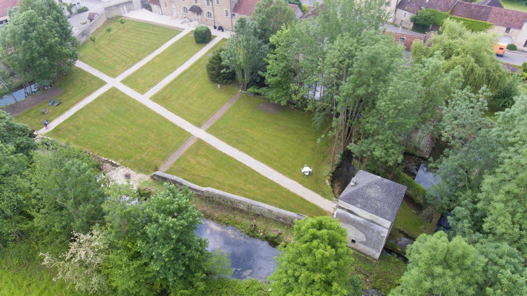 Le Prieure Hotel Noyers-sur-Serein Exterior photo